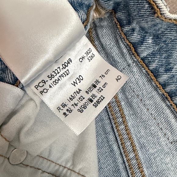 Levi’s Distressed Light Blue Denim Shorts - Picture 3 of 3